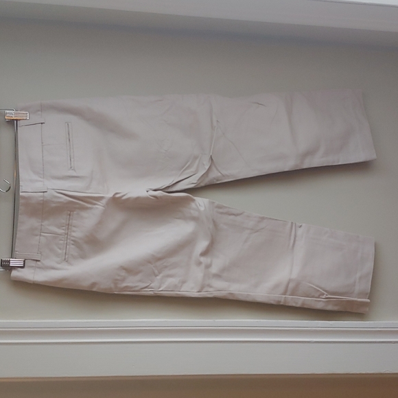 Dalia Collection khaki modern fit capris size 2 - Picture 2 of 8